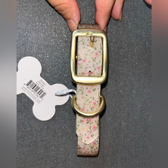 Mary Square| Mini Floral Silicone Dog Collar - Picture 2 of 3